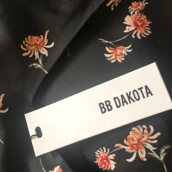 BB Dakota All Eyes On You Midi Dress size 4 NWT New Black Floral Ruffle - Picture 2 of 10